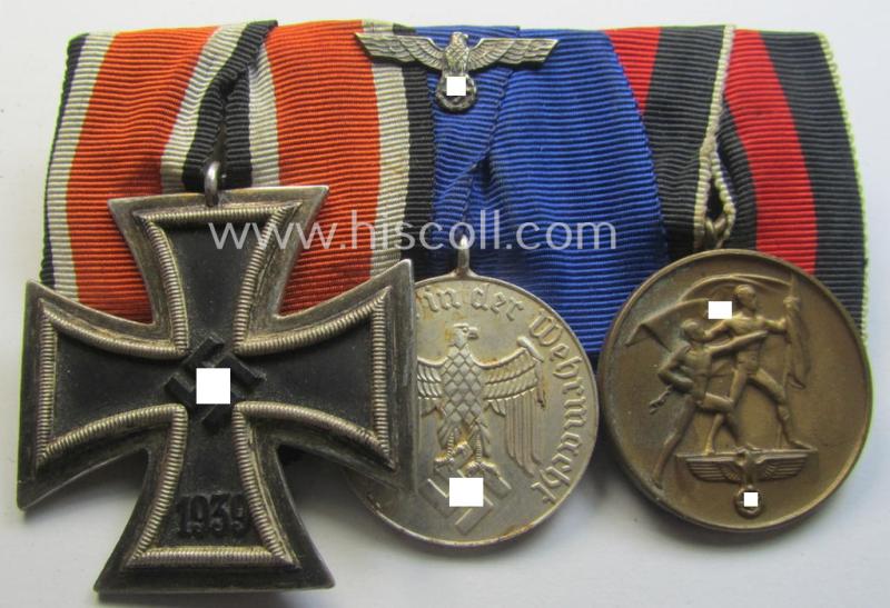 3-pieced WH (Heeres o. KM etc.) medal-bar (ie.: 'Ordenspange') resp. showing an: 'EKII. Kl.', a: 'WH-DA 4. St.' and a Czech 'Anschluss'-medal