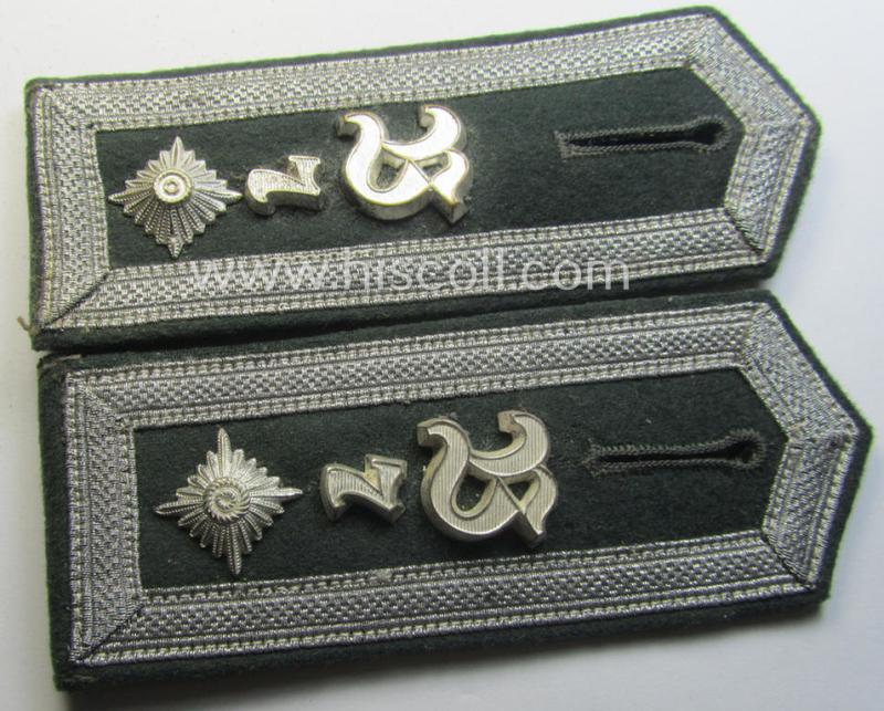 Pair of early- (ie. pre-) war-period, WH (Heeres) 'M36'- (ie. 'M40'-) pattern 'cyphered' (pointed-styled) NCO-type shoulderstraps as intended for a: 'Feldwebel u. Mitglied des Art.-Beo.-Abts. 7'