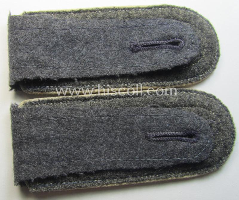 Pair of WH (Luftwaffe) white-piped, so-called: 'Hermann Göring'-division, NCO-type shoulderstraps: 'Unteroffizier u. Mitglied der Hermann Göring Division'