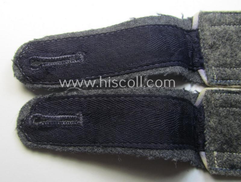 Pair of WH (Luftwaffe) white-piped, so-called: 'Hermann Göring'-division, NCO-type shoulderstraps: 'Unteroffizier u. Mitglied der Hermann Göring Division'