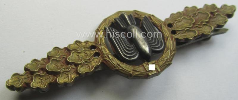 Tombak- (ie. 'Buntmetall'-) based- and/or non-maker-marked example of a WH (Luftwaffe) 'Frontflugspange für Kampfflieger in Bronze' as presumably produced by the: 'C.E. Juncker'-company