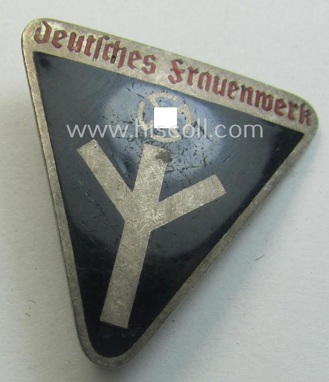 'NS-Frauenschaft'-membership-badge (ie. 'Mitgliedsabzeichen') being a (typical) 3-cms.-sized example of the eight pattern that shows an: 'RzM M1/34'-designation