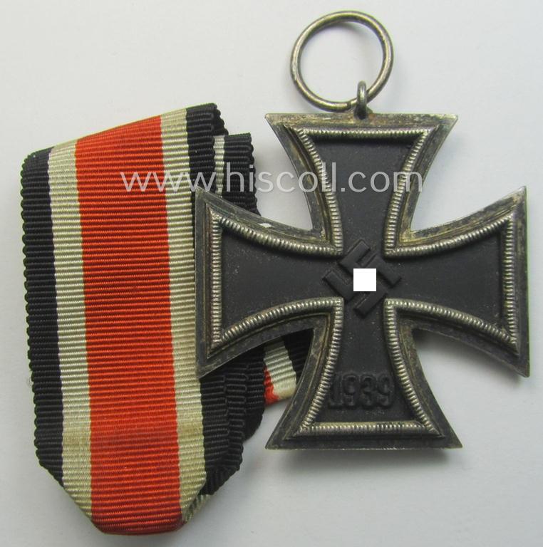 'EK II. Klasse' (or: iron cross 2nd class) being a 'variant'- and/or non-maker-marked specimen of the: 'runder Drei'- (ie. rounded-three-) pattern