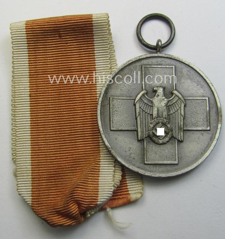 'Deutsche Volkspflege'-medal being a non-maker-marked example