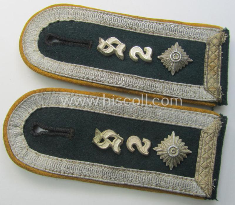Pair of early-period (ie. 'M36 o. M40'-pattern and rounded-styled) WH (Heeres) 'cyphered', NCO-type shoulderstraps: 'Feldwebel u. Mitglied des Kav. o. Aufklärungs-Schützen-Rgts. 2'