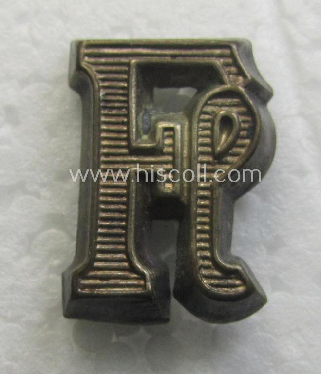 Regrettably single - merely Waffen-SS-related! - silverish-coloured (ie. 'Buntmetall'-based) so-called: 'Fl'-shoulderstrap-'cypher' (ie. 'Ziffer') as was intended for an: 'SS-Unterführer der Fla.MG-Abteilungen'