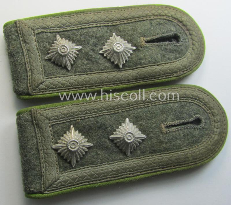 Pair of mid-war-period- (ie. 'M41 o. M43'-pattern) WH (Heeres) NCO-type shoulderstraps: 'Oberfeldwebel eines Panzer-Grenadier-Rgts. o. Abts.'