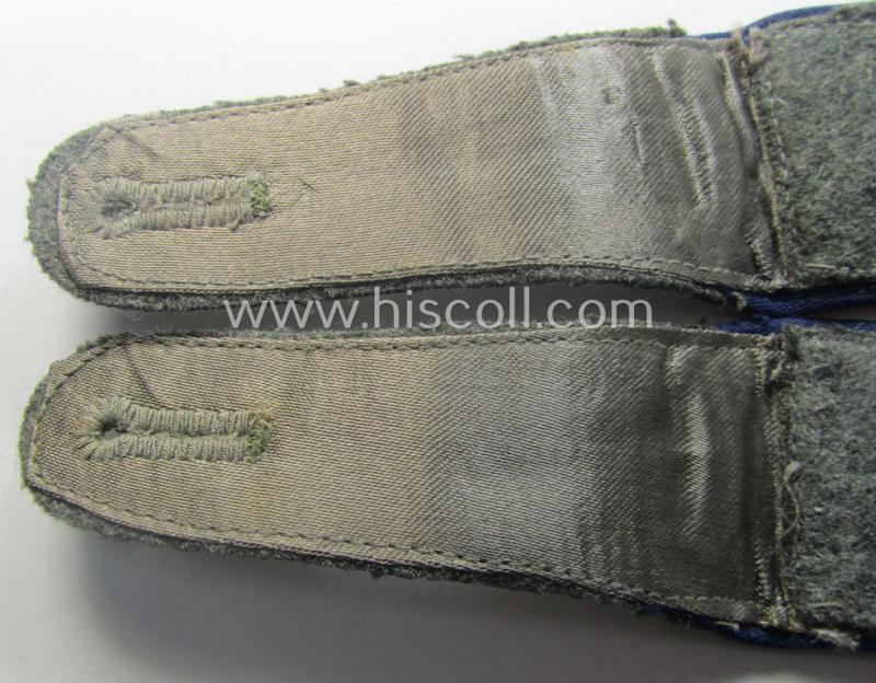 Pair of early-war-period, WH (Heeres), 'M40'- (ie. 'M41'-) pattern, EM-type shoulderstraps as was intended for a: 'Soldat eines Sanitäts-Abtlgs.'