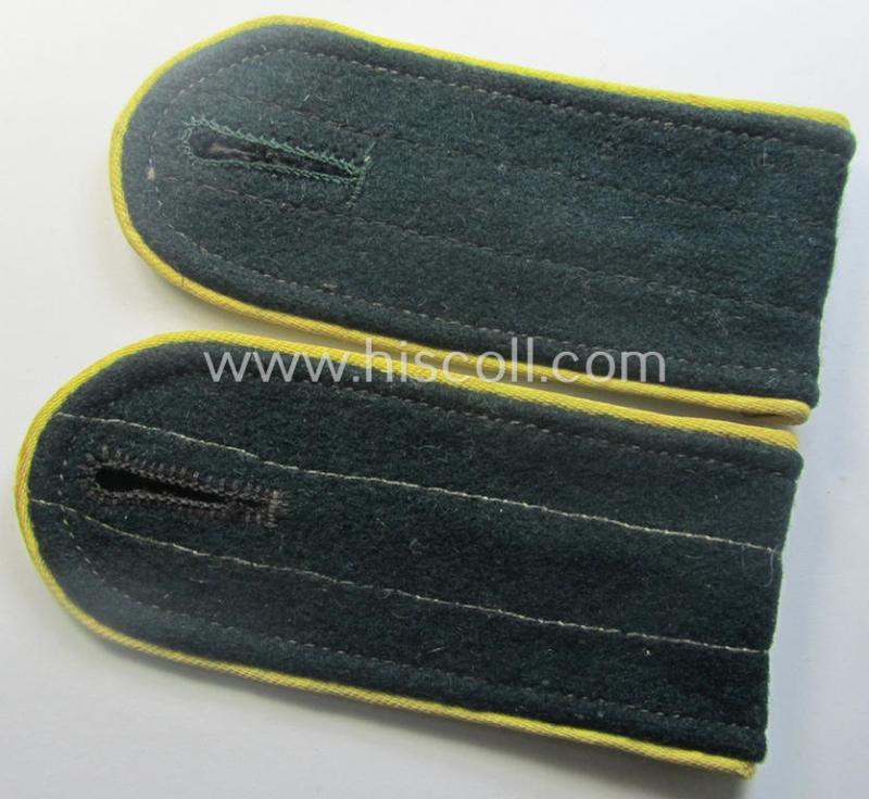 Pair of later-war-period, WH (Heeres) so-called: 'M44'-styled ie. 'simplified', EM-type shoulderstraps (as very unusually executed in darker-green wool!)  as intended for a: 'Soldat eines Nachr.-Rgts. o. Abts.'