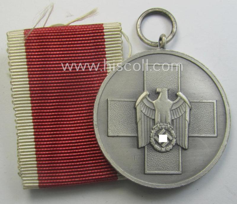 'Deutsche Volkspflege'-medal being a non-maker-marked example