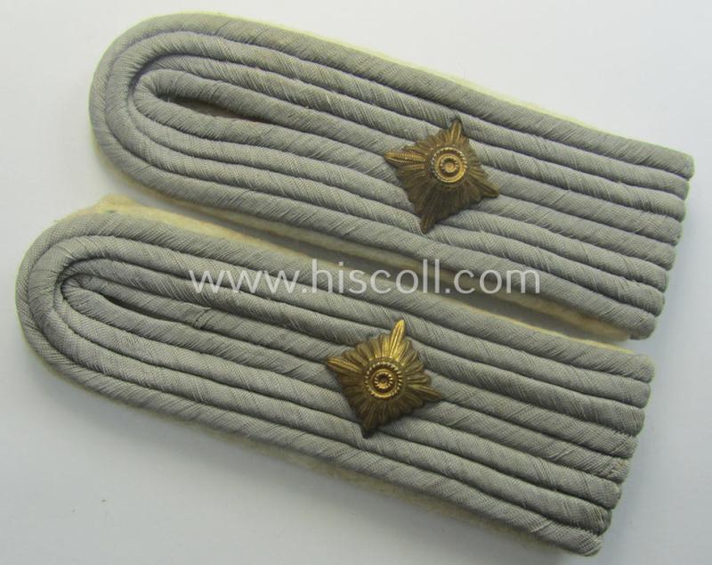 Pair of WH (Heeres) officers'-type shoulderboards: 'Oberleutnant eines Infanterie-Rgts.'