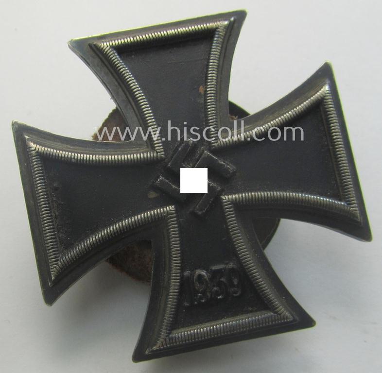 'Eisernes Kreuz 1. Klasse' (or: Iron Cross 1st class) as executed in the so-called: 'screw-back'-pattern being a clearly maker- (ie. 'L/50'-) marked example as was produced by the (very desirable!) maker: 'Gebr. Godet & Co.'