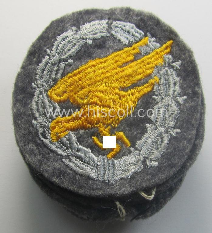 WH (Luftwaffe) 'Fallschirmschützen-Abzeichen in Stoff' (or: cloth-based paratroopers'-jump-badge) being nicely machine-embroidered specimen that come in a never used- ie. 'virtually mint-/unissued', condition