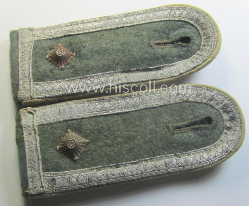 Pair of WH (Heeres) 'M40 o. M43'-pattern NCO-type shoulderstraps: 'Feldwebel eines Infanterie-Rgts.'