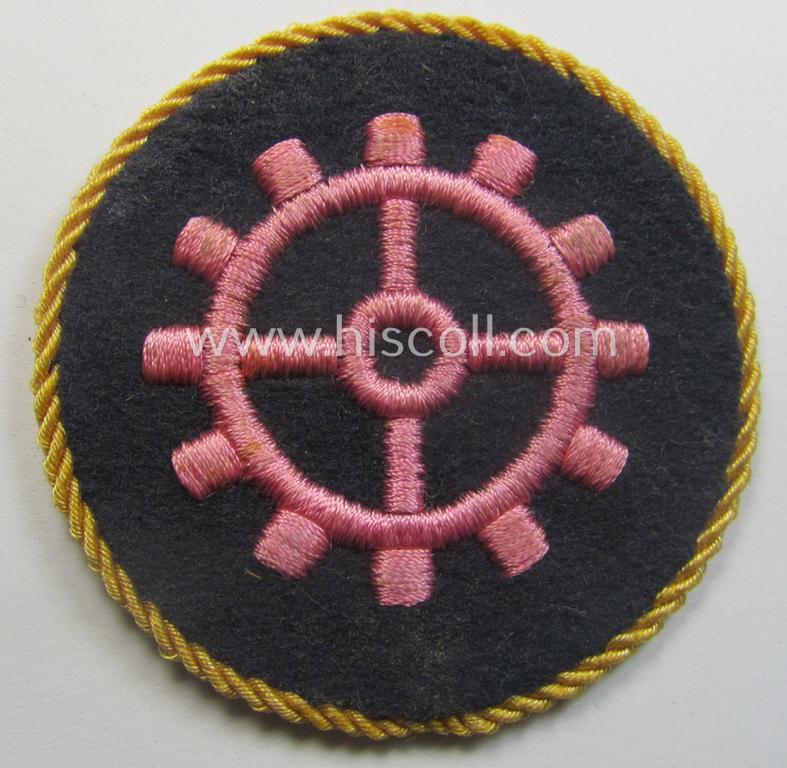 WH (Heeres ie. 'Panzer'-) trade- ie. special-career-patch having a golden-yellow-coloured 'Kordel' (ie. 'Umrandung') attached as was intended for a: 'Panzerwarte o. Kfz.-Warte o. Handwerker' (aka 'KFZ-Technisches Personal')