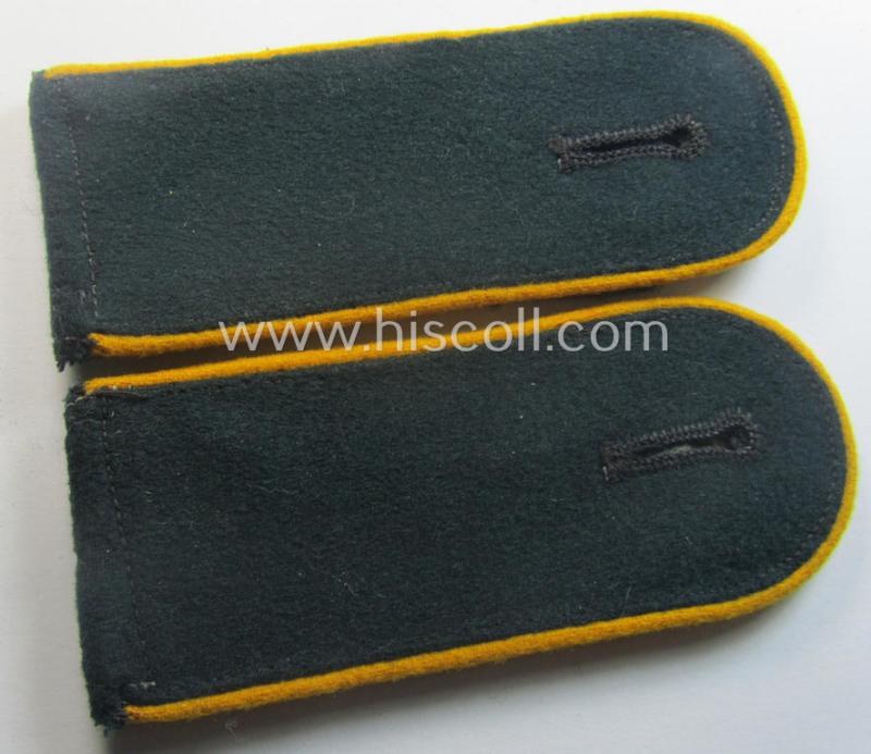 Pair of WH (Heeres) early-war-period- (ie. 'M36'- ie. 'M40'-pattern), EM-type shoulderstraps as was intended for a: 'Soldat eines Kavallerie- o. Reiter-Rgts.'