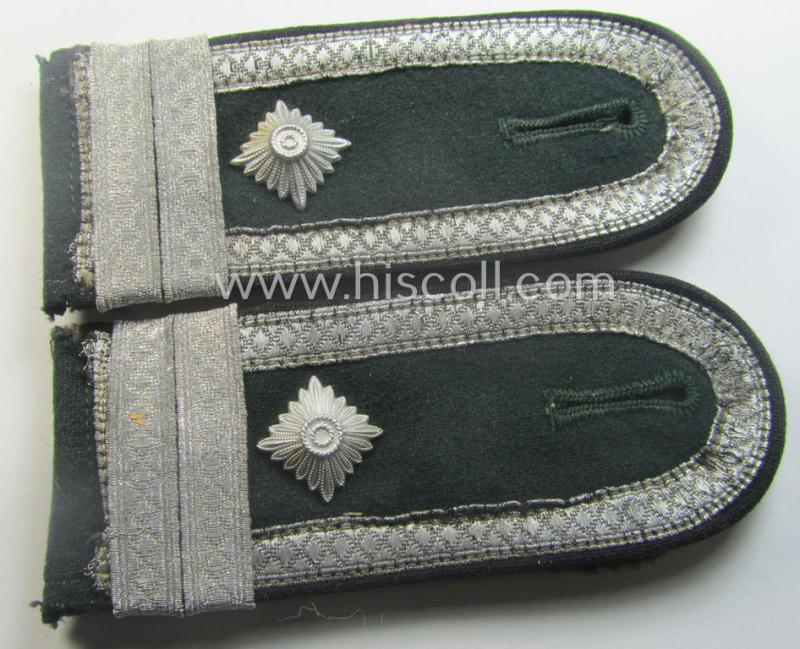 Fully matching - and actually scarcely seen! - pair of WH (Heeres) NCO-type (ie. 'M36- o. M40'-pattern) shoulderstraps as was intended for usage by a: 'Feldwebel u. Offiziers-Anwärter eines Pionier-Bataillons o. Rgts.'