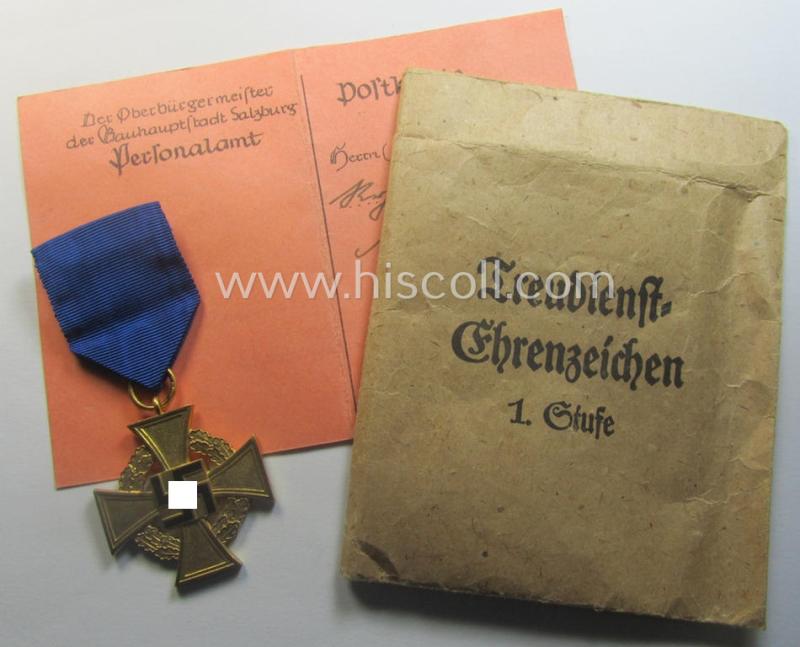 'Treuedienst Ehrenzeichen 1. Klasse' that comes stored in its maker- (ie. 'Deschler & Sohn'-) marked- and/or 'Zellstoff'-based pouch and that comes with a (never before seen!) accompanying post-card