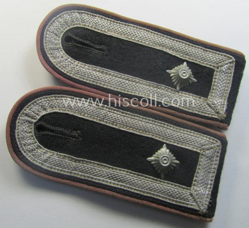Pair of WH (Heeres) NCO-type shoulderstraps for usage by a: 'Feldwebel' who served within the: 'Panzer-Truppen'