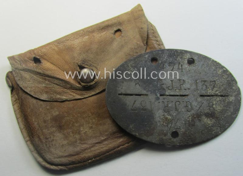 Zinc-based, WH (Heeres-) ie. 'Gebirgsjäger'-related ID-disc (ie. 'Erkennungsmarke') bearing the clearly stamped unit-designation that reads: '8./G.J.R. 137' and that comes stored in its leather-based pouch as issued and found