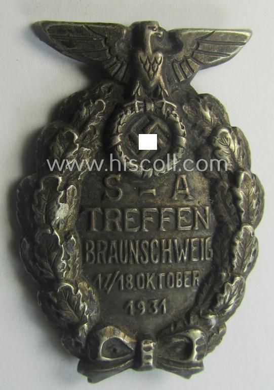 Commemorative, hollow-back- and/or silverish-grey-toned, so-called: SA- (ie. 'Sturmabteilungen'-) related day-badge (ie. 'tinnie') as executed in 'Buntmetall' that is showing the text: 'SA-Treffen Braunschweig - 17./18. Oktober 1931'