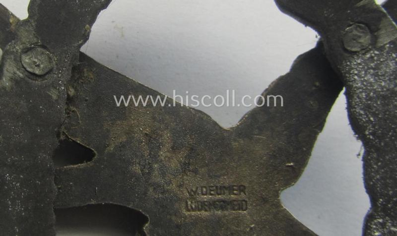 WH (Luftwaffe) 'Fliegerschützen-Abzeichen mit Blitzbündel' being a neatly maker- (ie. 'Wilh. Deumer'-) marked- and/or: typical zinc- (ie. 'Feinzink'-) based example as was produced by the: 'Wilh. Deumer'-company