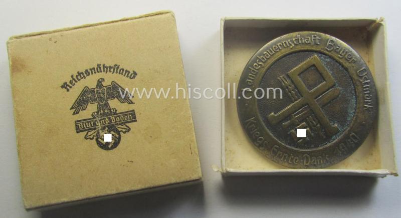 Commemorative - and scarely encountered! - 'Reichsnährstand'- (ie. 'RNSt.'-) related 'brooch': 'Landesbauernschaft Bayer. Ostmark - Kriegs-Ernte-Dank 1940' and that came stored in its carton-based etui as issued