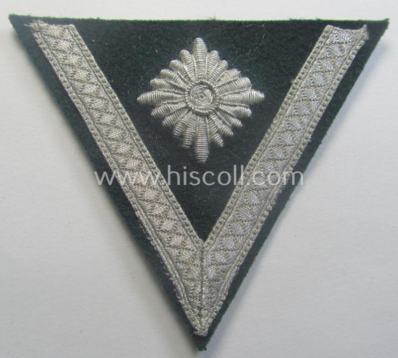 WH (Heeres) 'Armwinkel' (or: arm-chevron) as executed on typical darker-green-coloured wool as was specifically intended for usage by a soldier with the (unusually encountered!) rank of an: 'Gefreiter mit mehr als 6 Dienstjahren'