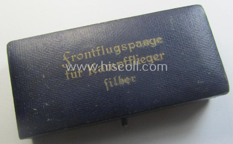 WH (Luftwaffe) etui as was intended to store a: 'Frontflugspange für Kampfflieger - Silber' (or: silver-class bomber-pilots'-clasp ie. FFS) that is showing the imprinted text: 'Frontflugspange für Kampfflieger - Silber'