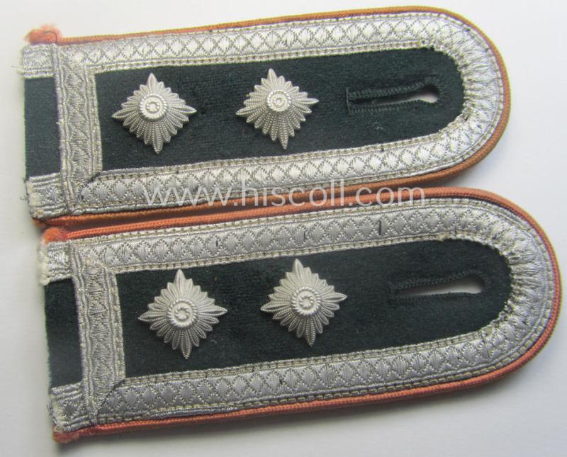 Pair of WH (Heeres), early-war period- (ie. 'M40'-pattern) typically 'tailor-made' NCO-type shoulderstraps as was specifically intended for an: 'Oberfeldwebel eines Panzerjäger-Abts.'