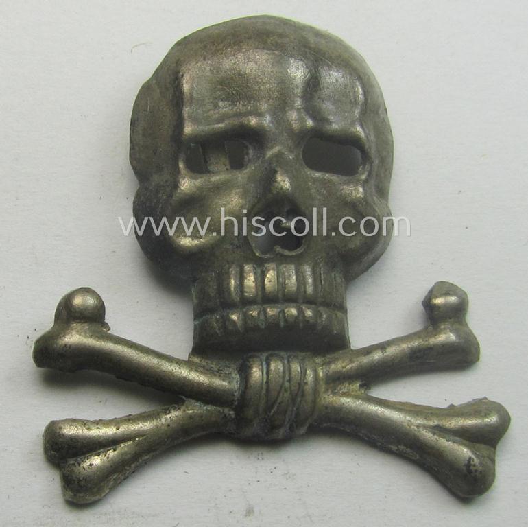 Scarcely encountered, so-called: 'Truppentraditionsabzeichen' (ie. 'Braunschweiger Traditions-Totenkopf für die Schirmmütze des Infanterie-Rgts. 17 u. Kavallerie-Rgts. 13')