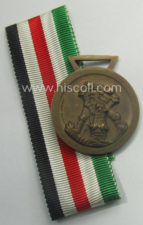 Golden-bronze-coloured (and 'Buntmetall'-based!) example of a: 'Deutsch-Italienische Feldzugsmedaille' (or: German-Italian campaign-medal) that came together with its (full length- and virtually mint- ie. unissued) piece of original ribbon