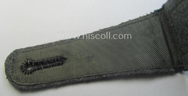 Single, early-period (ie. 'M36-pattern and/or pointed-styled), WH (Heeres) 'cyphered', NCO-type shoulderstrap as was intended for an: 'Uffz. u. Mitglied eines Panzer-Lehr-Rgts.'
