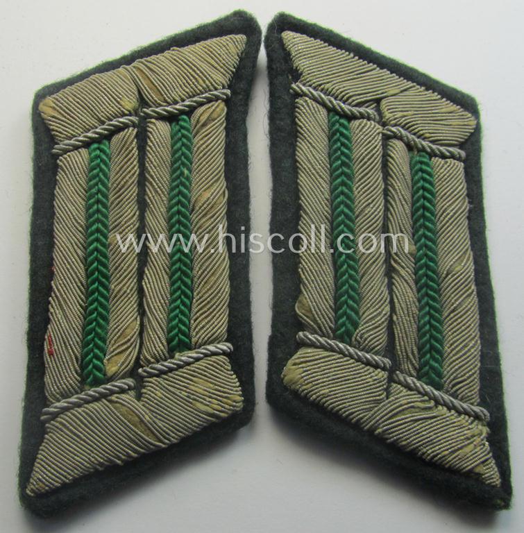 Pair of WH (Heeres) collar-tabs (ie. 'Kragenspiegel für Offiziere') as piped in the desirable green- (ie. 'grüner'-) coloured branchcolour as was intended for an: 'Offizier eines Jäger- o. Gebirgsjäger-Rgts.'