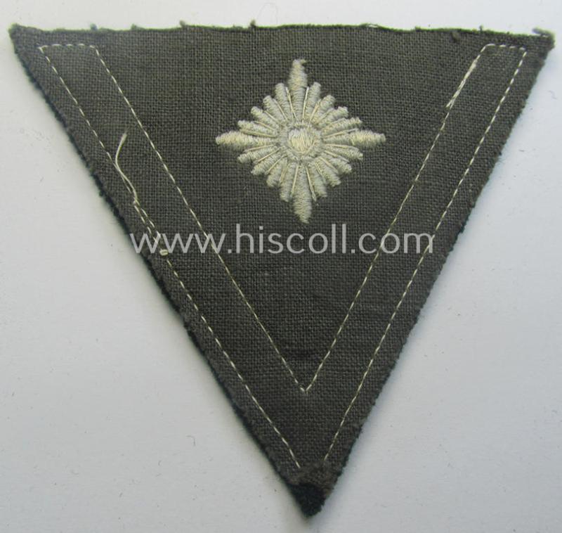 WH (Heeres) 'Armwinkel' (or: arm-chevron) as executed on typical darker-green-coloured wool as was specifically intended for usage by a soldier with the (unusually encountered!) rank of an: 'Gefreiter mit mehr als 6 Dienstjahren'