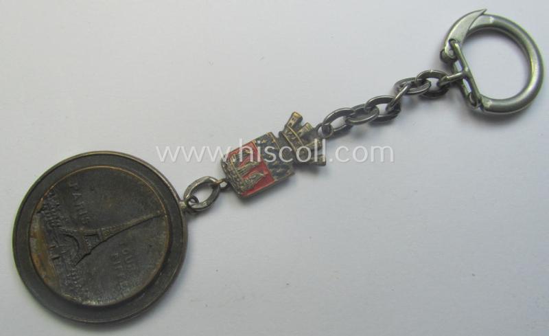 Commemorative, French-produced(!), silver-toned 'souvenir-plaque' ie. key-holder (ie. 'Erinnerungs- o. Auszeichnungsplakette') showing an illustration of the 'Eiffel Tower' in Paris and text: 'Besetzung von Paris - 14 Juni 1940'