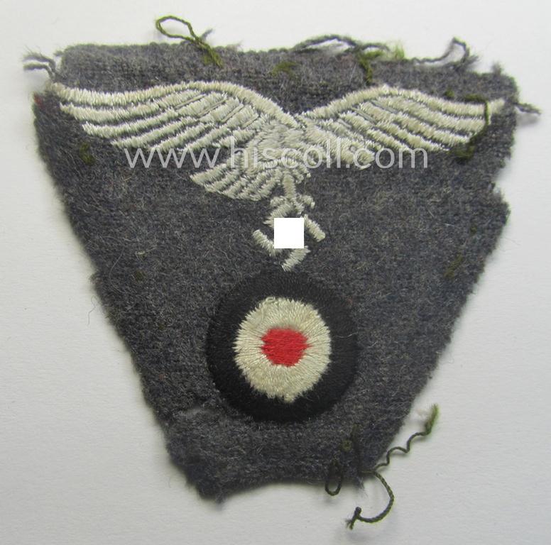 Clearly cap-removed, WH (Luftwaffe) so-called: 'M43-pattern'-cap-trapezoid (ie. 'Mützentrapez')