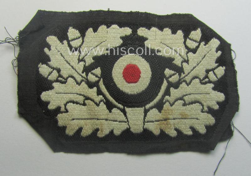 Truly used - and actually scarcely encountered! - early-pattern, WH (Heeres) specific cocarde as executed in white-coloured linnen as intended for usage on the: 'Pz'-beret (ie. 'Panzerschutzmütze') as executed in so-called: 'BeVo'-weave-pattern