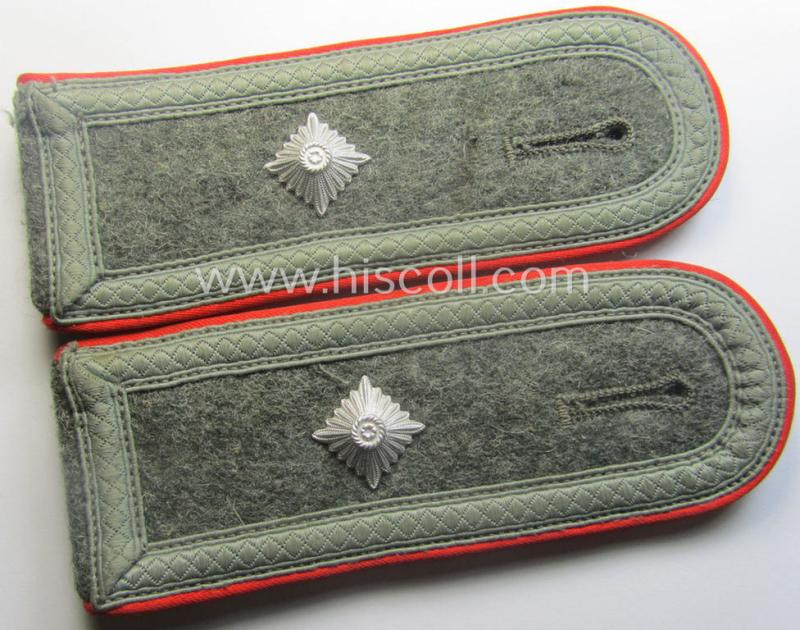 Pair of WH (Heeres) NCO-type shoulderstraps: 'Wachtmeister eines (Sturm)Art.-Abts. o. Rgts.'