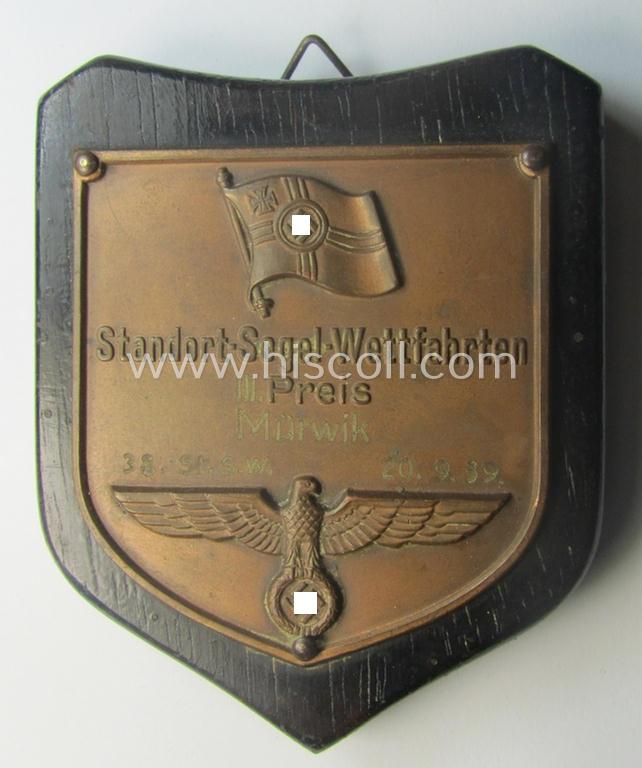 Golden-bronze-toned, so-called: 'nichttragbarer Ehrenpreis' (ie. commemorative-plaque) showing the (partly engraved) text: 'Standort-Segel-Wettfahrten - III. Preis - Mürwick - 28.St.S.W. - 20.9.39'