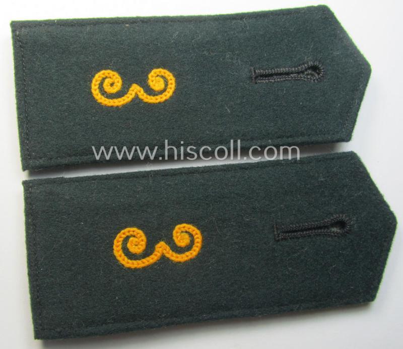 Pair of WH (Heeres),'cyphered' EM-type shoulderstraps: 'Soldat des Kavallerie- o. Reiter-Rgts. 3'