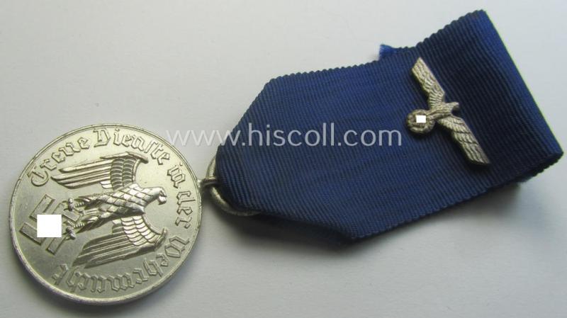 WH (Heeres o. KM) bright silver-toned 'WH-DA der 4. Klasse für 4 Jahre Dienstzeit' that comes mounted onto its accompanying ribbon (ie. 'Bandabschnitt') having a silver-toned eagle-device attached