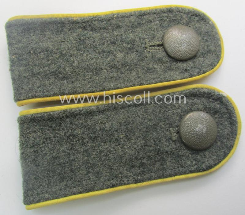 Pair of later-war-period, WH (Heeres) so-called: 'M44'-styled, 'simplified', enlisted-mens'-type shoulderstraps as was intended for a: 'Soldat der Nachrichten-Trpn.'