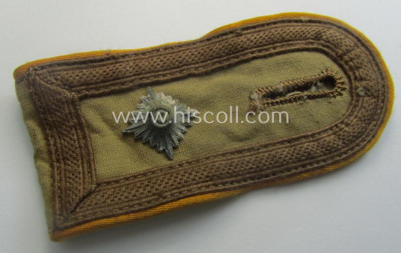 Single, WH (Luftwaffe) tropical-issued, NCO-type-shoulderstrap as executed in beige-coloured linnen (as was specifically intended for usage on the tropical-shirts ie. tunics) as was intended for an: 'Feldwebel der Flieger- o. FJ-Trpn.'