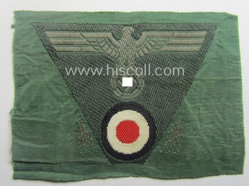 WH (Heeres) so-called: 'M43-pattern') cap-eagle/cocarde (ie. cap-trapezoid) as was specifically produced for usage on the so-called: 'M-43'-model field-caps (ie. 'Einheitsfeldmützen')