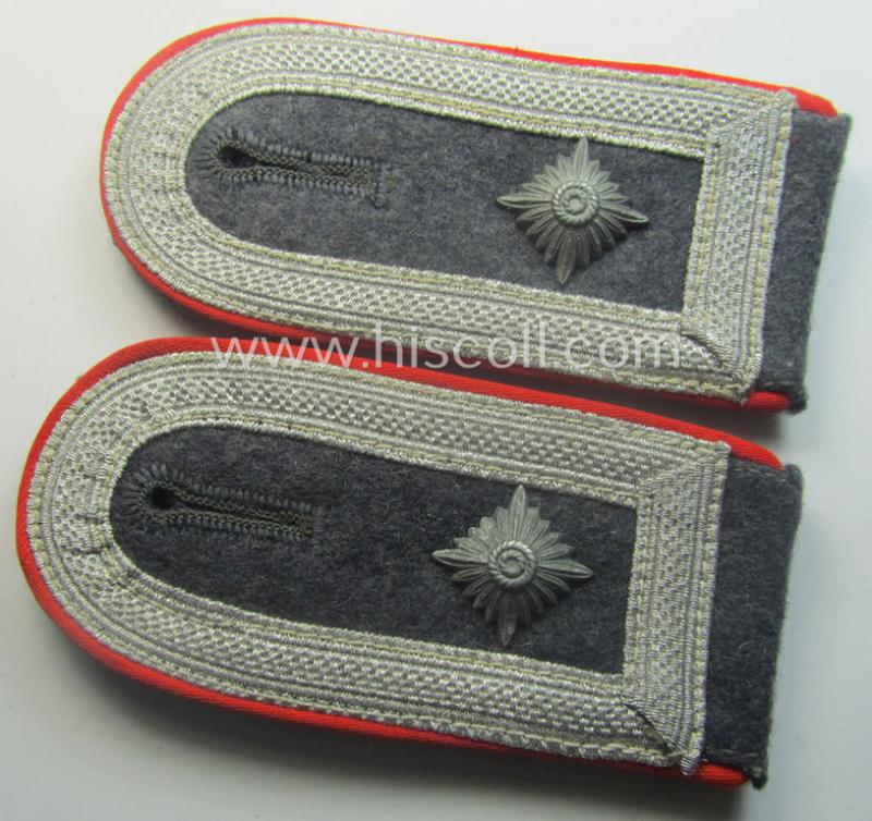 Pair of WH (Luftwaffe) NCO-type shoulderstraps as piped in the bright-red branchcolour as was intended for a: 'Feldwebel o. Wachtmeister der Flak-Artillerie-Trpn.'