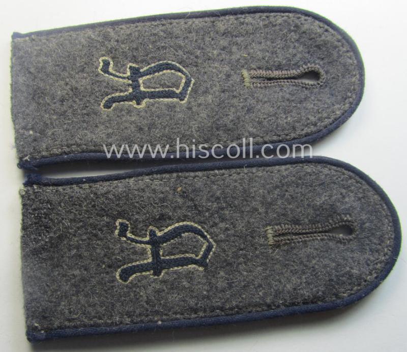Truly worn - and fully matching! - pair of WH (Luftwaffe) neatly 'cyphered' EM-type shoulderstraps as was intended for usage by a: 'Soldat einer Sanitäts-Abteilung und Mitglied einer Ärtzlichen Akademie der Luftwaffe'