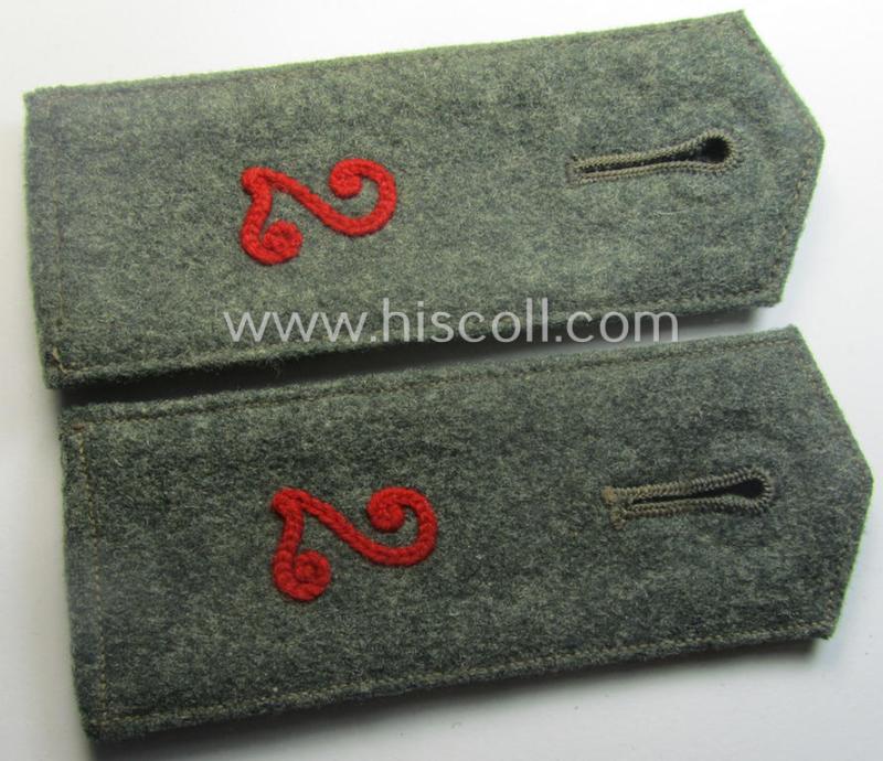 Pair of early- (ie. pre-) war-period, WH (Heeres) 'M36'- (ie. 'M40'-) pattern 'cyphered' (pointed-styled!) EM-type shoulderstraps as intended for an: 'Soldat u. Mitglied des Artillerie-Rgts. 2'