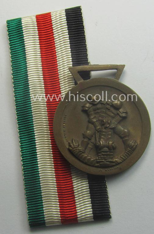 Golden-bronze-coloured (and 'Buntmetall'-based!) example of a: 'Deutsch-Italienische Feldzugsmedaille' (or: German-Italian campaign-medal) that came together with its (full length- and 'virtually mint- ie. unissued') piece of original ribbon