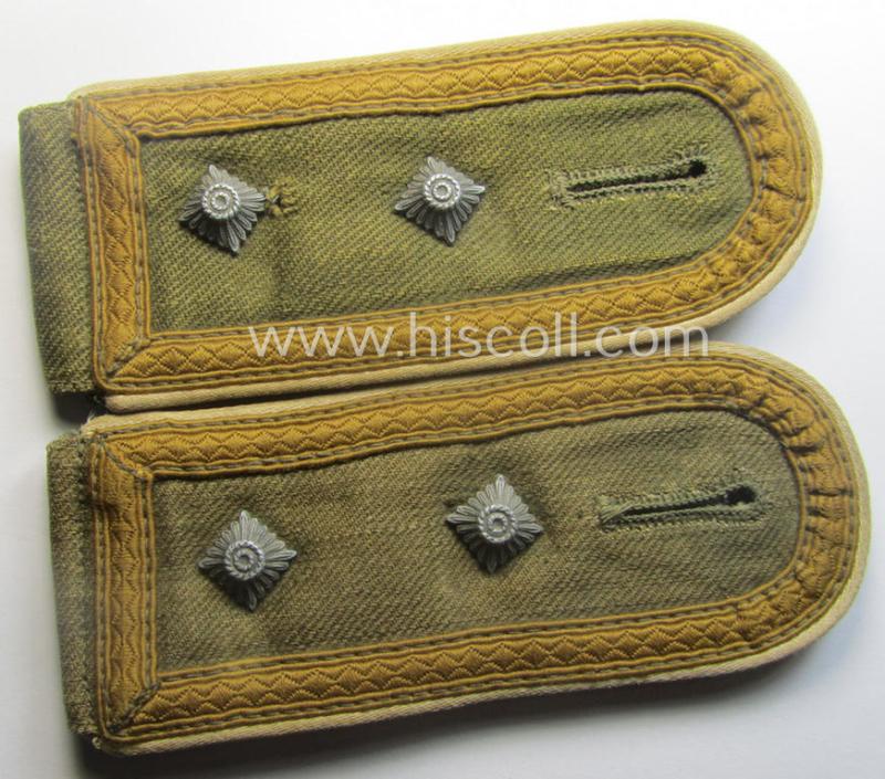 Fully matching - and most certainly exceedingly rarely encountered! - pair of WH (Heeres) NCO-type, 'tropical'-pattern shoulderstraps as was intended for - and most certainly worn by! - an: 'Oberwachtmeister o. Oberfeldwebel der Heeres-Flak-Trpn.'